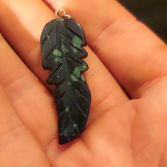 Stunning carved gem stone feather pendant. Blacks, Grey's, greens. - Picture 1 of 2